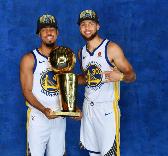 阿斯：德容可代表巴萨出战马竞，阿劳霍将继续缺阵（阿斯：德容可出战马竞，阿劳霍仍将缺席）