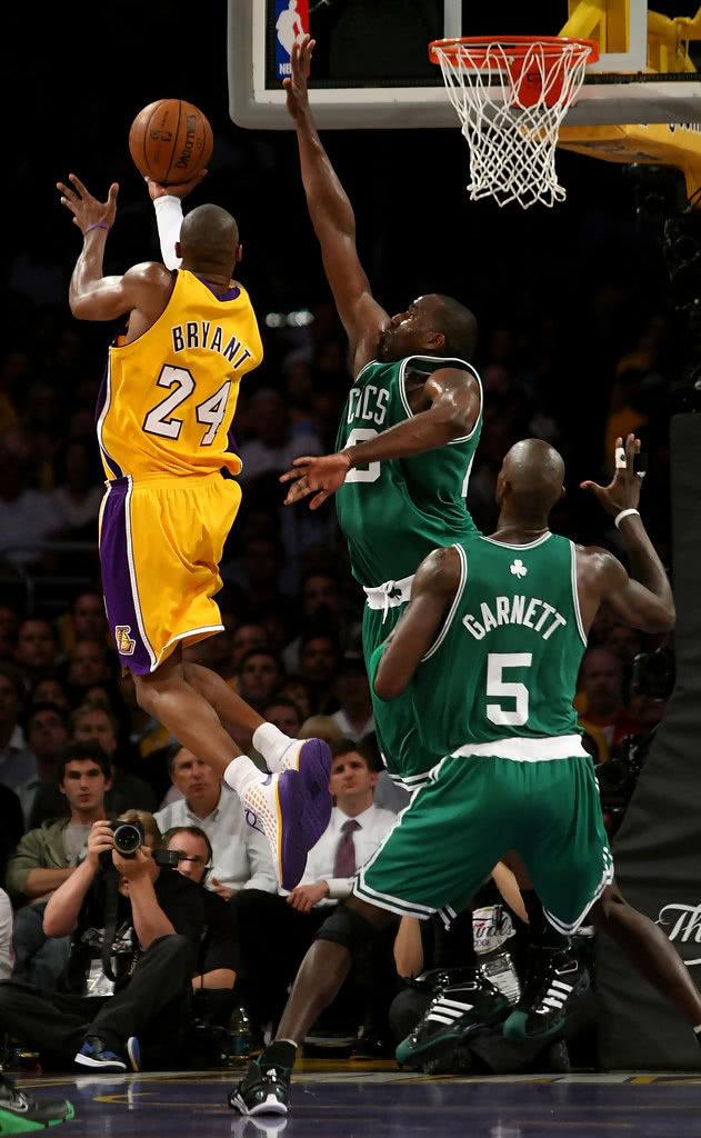 FIFA发布的世界杯赛程以美东时间计算，比北京时间慢12小时（FIFA公布世界杯赛程采用美东时区，比北京时间晚12小时）