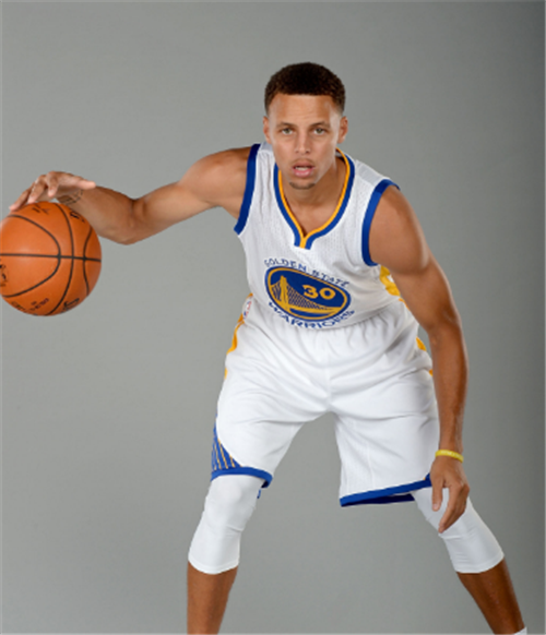 一场0-1爆出大冷门，意甲领头羊倒下，惨遭淘汰，萨里神换人（0-1爆冷，意甲榜首队折戟出局，萨里妙手换人成关键）