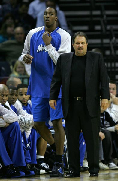 哈登今日凌晨砍下55分，50分+场次追平科比并列历史第三（哈登今晨砍下55分，50+场次追平科比，历史并列第三）