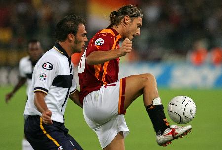 西甲焦点战：皇家奥维耶多步步紧逼马略卡，赛季前景扑朔迷离（西甲重磅对决：奥维耶多紧咬马略卡，赛季前景悬念陡增）