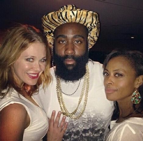 燃情冰雪说走就走第二季谁还在扛雪板？雪如意雪场免费寄存yyds啦！（燃情冰雪·说走就走第二季：雪如意雪场免费寄存上线，雪板不用扛！）